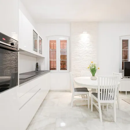 M&d Old Town Luxury アパート ザダル