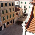 M&d Old Town Luxury